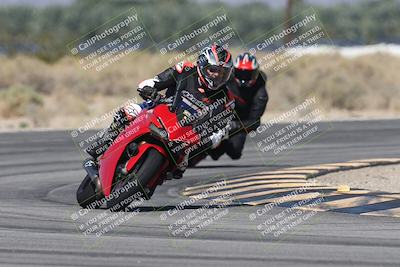 media/Oct-13-2025-Moto Forza (Mon) [[a66d839500]]/3-B Group/Session 3 (Turn 16)/